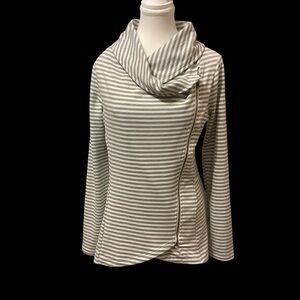 ANDREE BY UNIT GRAY & WHITE STRIPE COWL SIDE ZIP-UP SWEATER / Size S